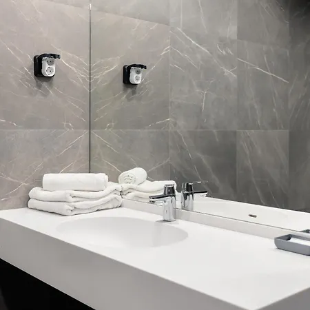 Whiteaura I 1 Bedroom W Parking *